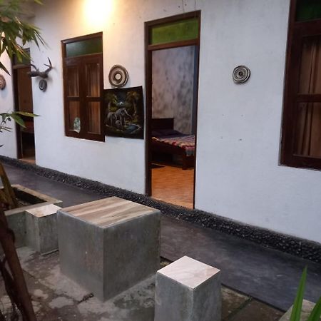 Suninn Hostel And Surf School Weligama Buitenkant foto