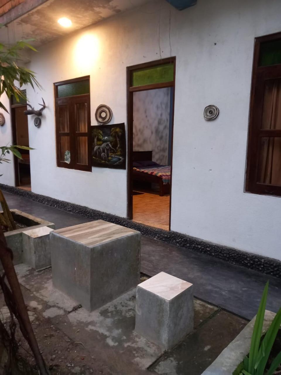 Suninn Hostel And Surf School Weligama Buitenkant foto