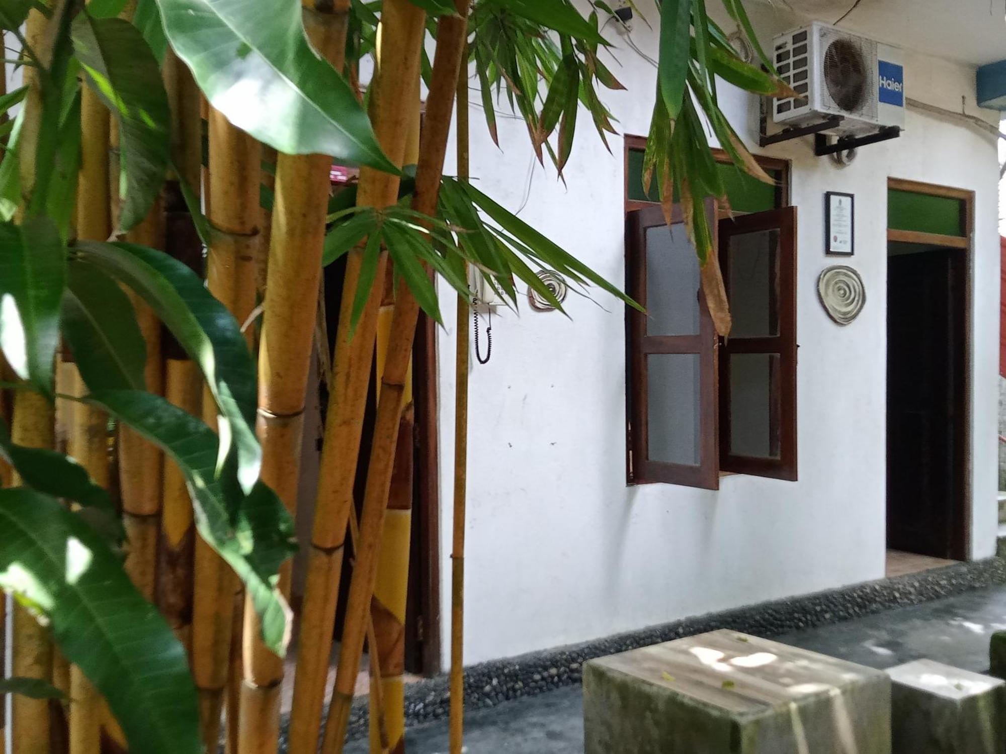 Suninn Hostel And Surf School Weligama Buitenkant foto