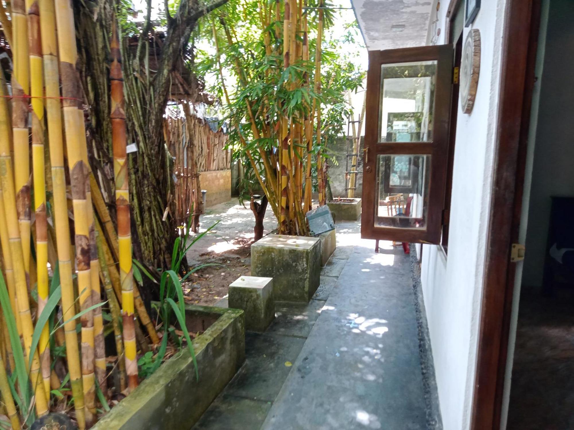 Suninn Hostel And Surf School Weligama Buitenkant foto