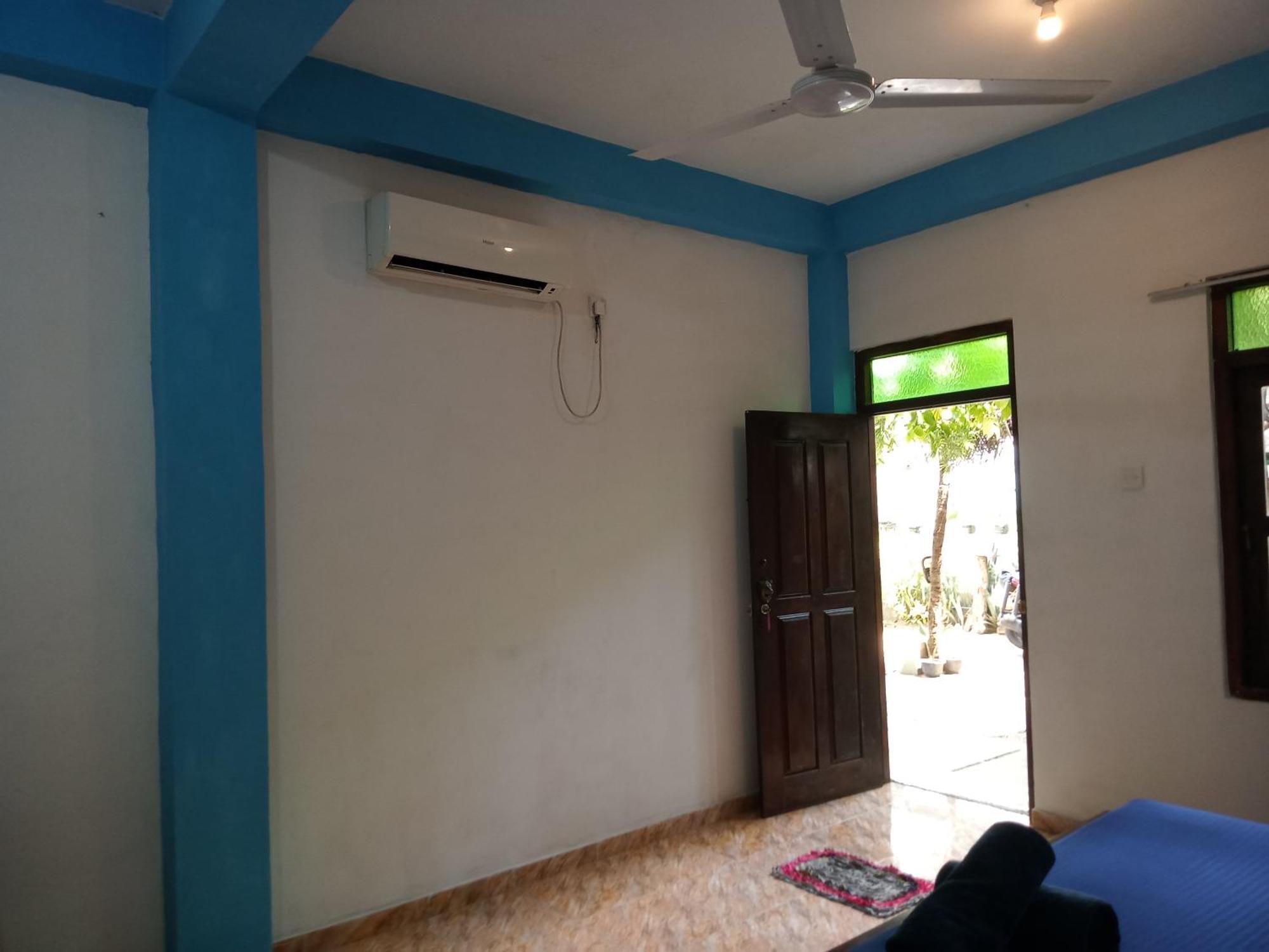 Suninn Hostel And Surf School Weligama Buitenkant foto