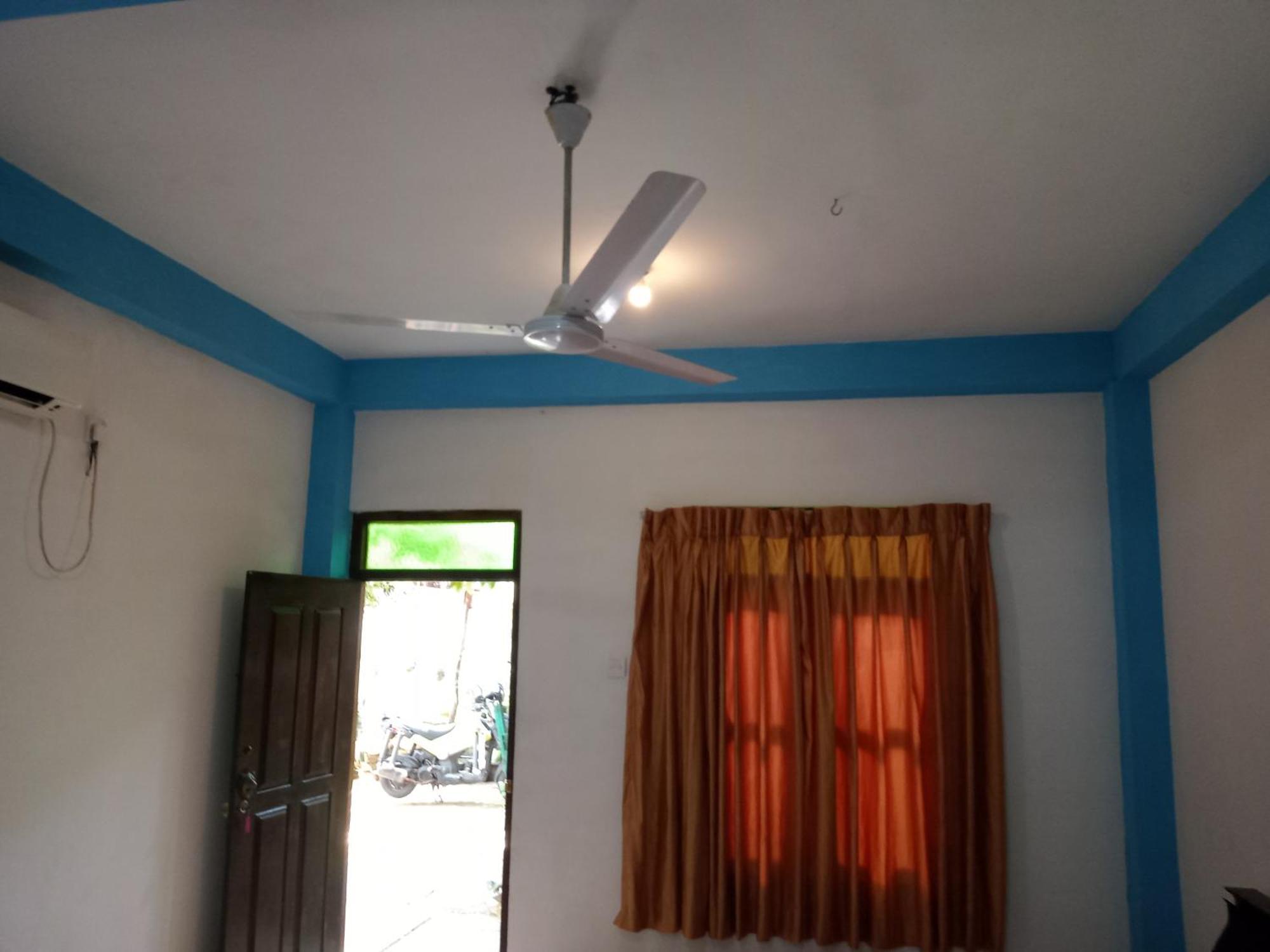 Suninn Hostel And Surf School Weligama Buitenkant foto