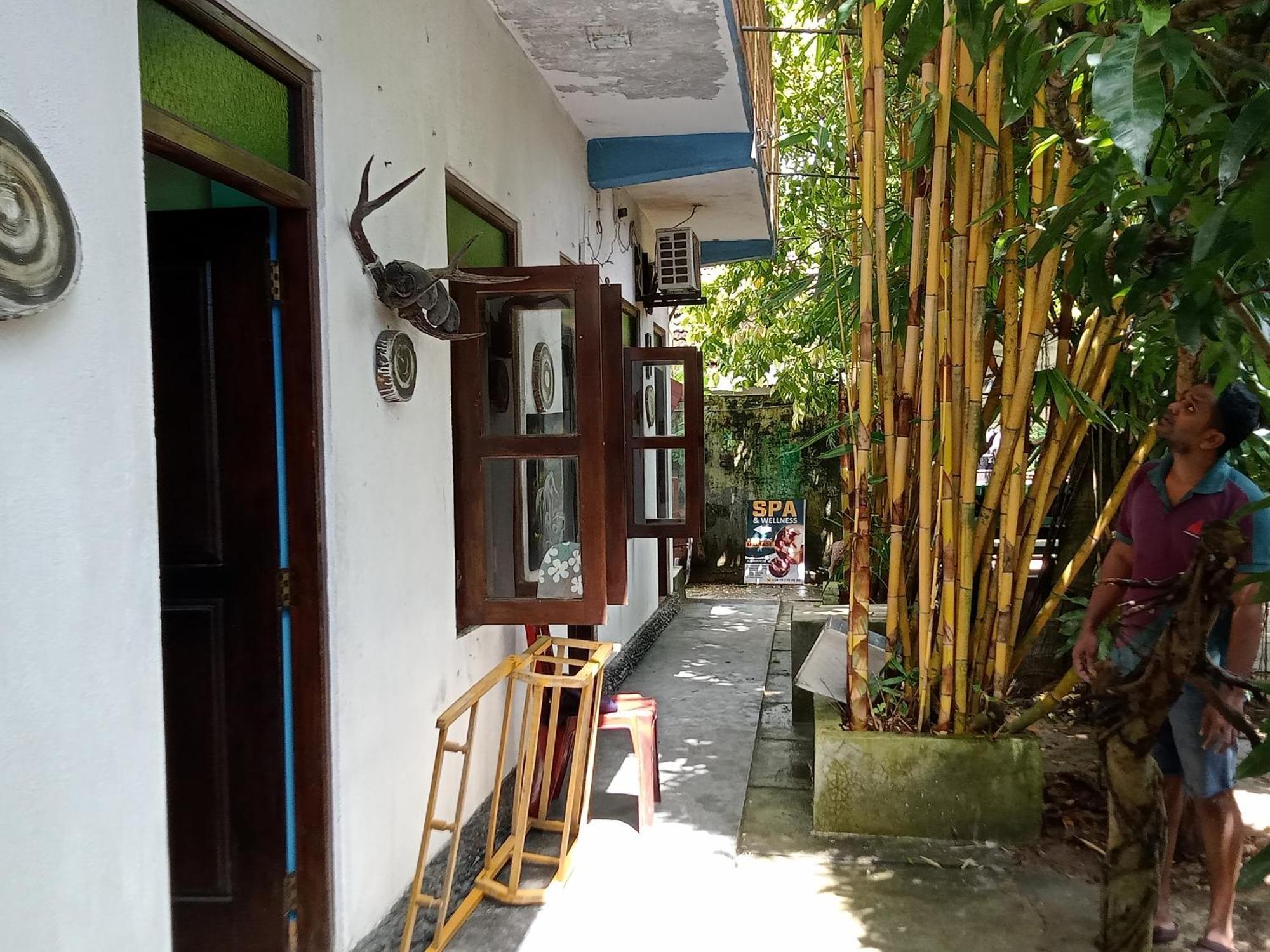 Suninn Hostel And Surf School Weligama Buitenkant foto